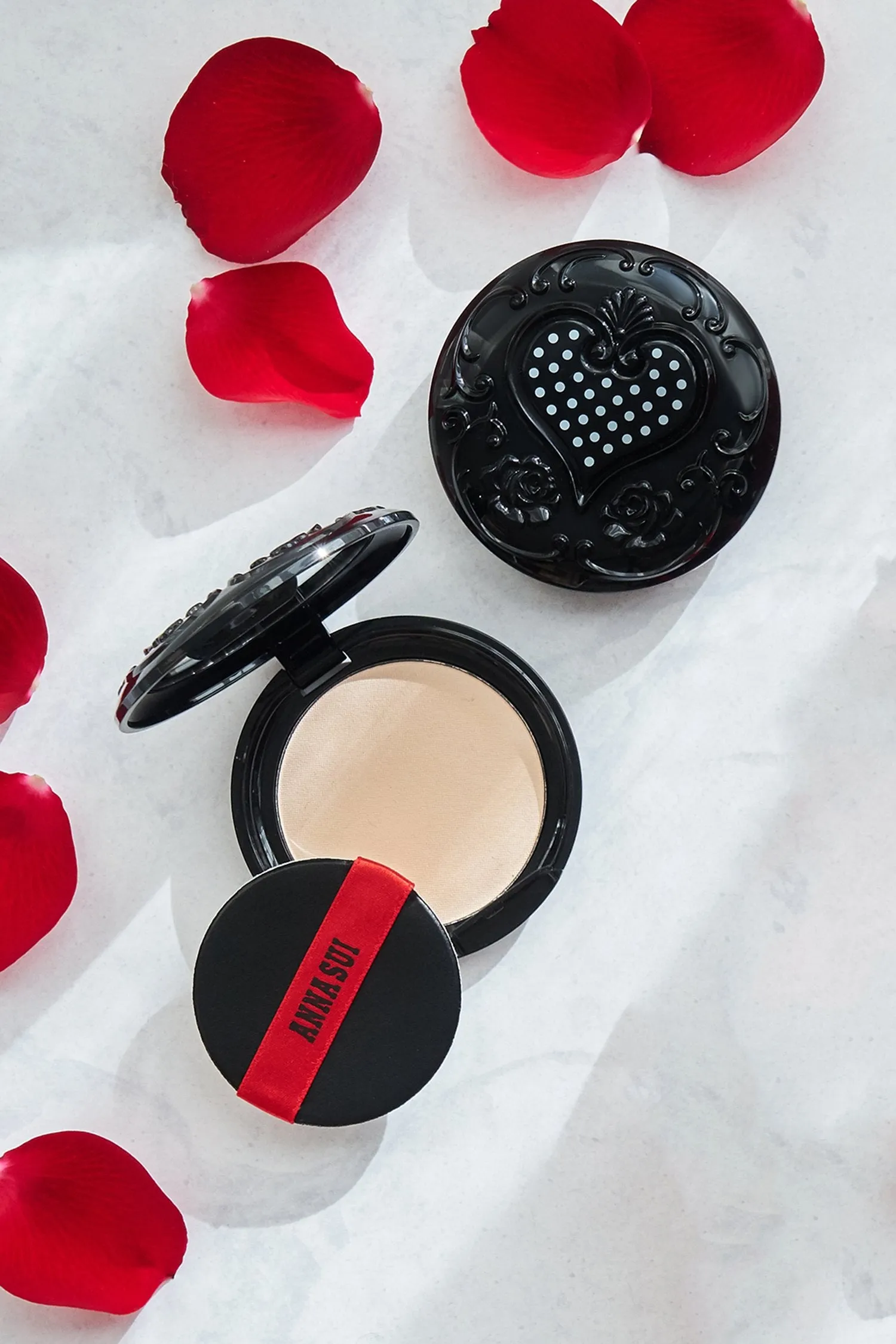 Sui Black Pressed Powder Annasui